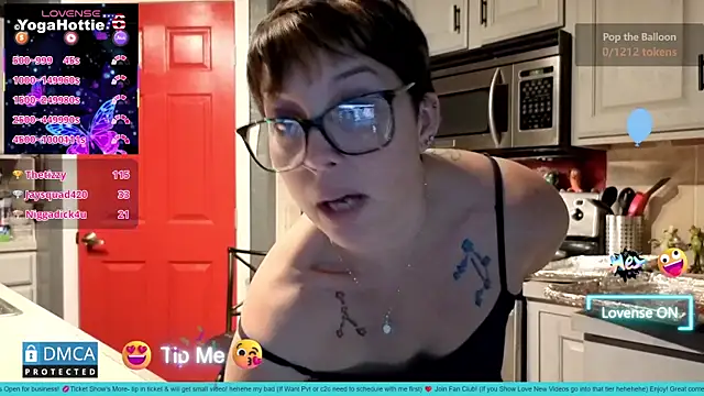 YogaHottie76's cam snapshot