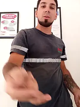 Lushakuiron1 live sex cam