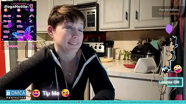 YogaHottie76's cam snapshot