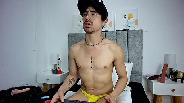Ethan_Briggs live sex cam