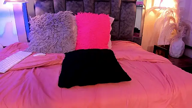 AngelaMiller_'s cam snapshot