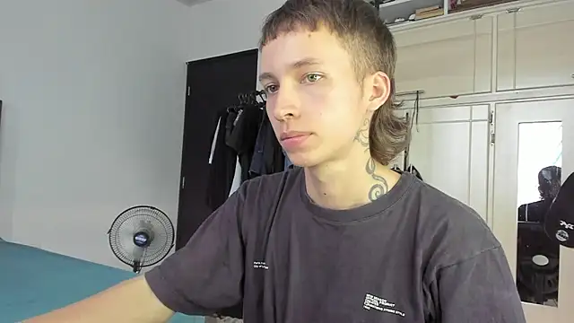 spacehumanz's cam snapshot