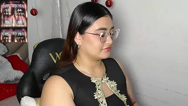 heluejamil's cam snapshot