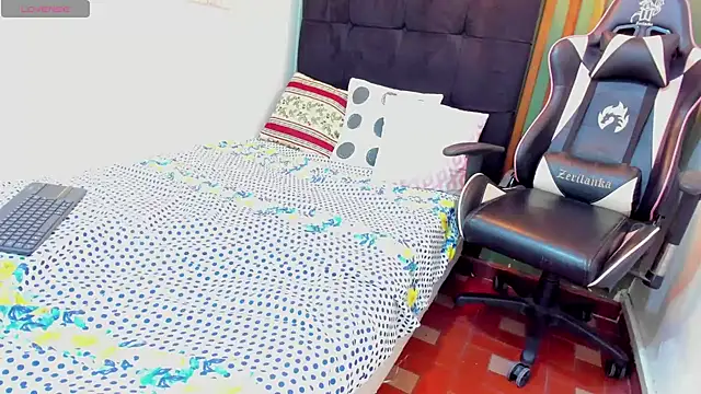 Laura_Sex19's cam snapshot