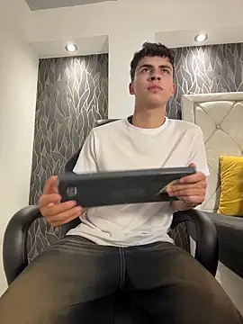 AdrianRinaldi live sex cam