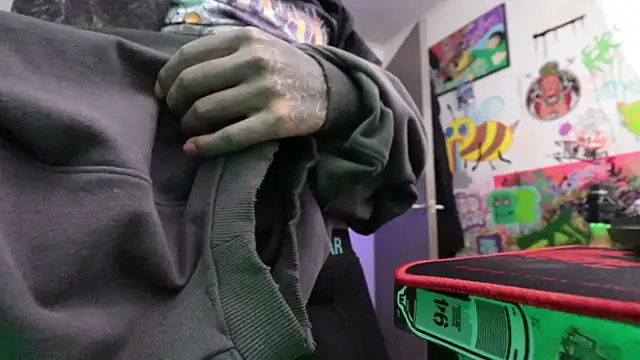 trieone live sex cam