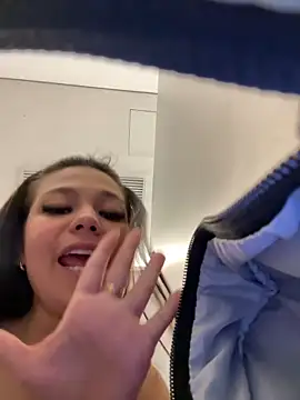 Alyshanon18 live sex cam