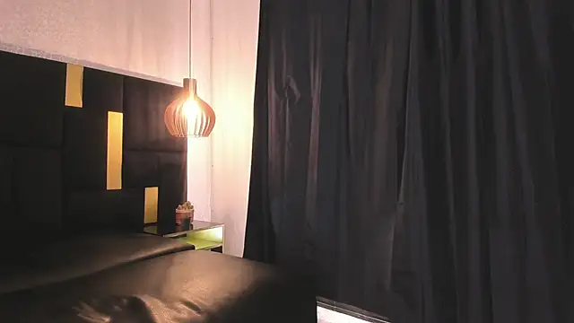 Lucio__Fox live sex cam