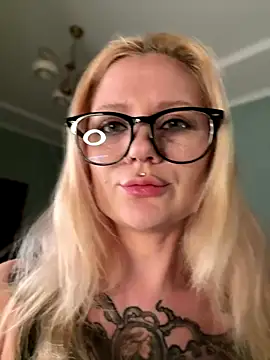 TeaseKitten- live sex cam