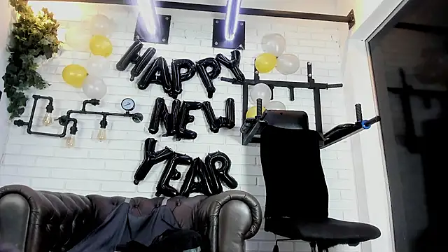 ItaloMoore live sex cam