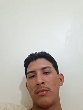 Guti_hazz live sex cam