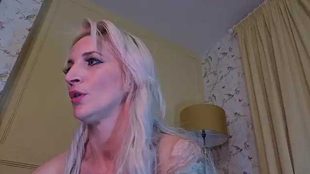 SereneXX live sex cam