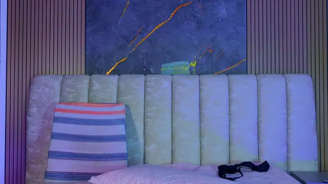 mia_scot's cam snapshot