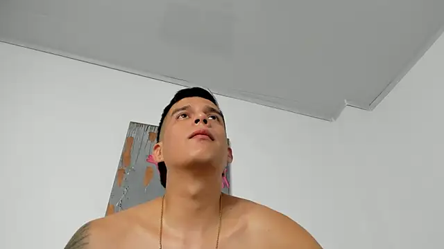 hugosan12 live sex cam