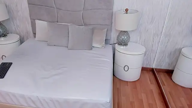 Naomii_BDSM live sex cam