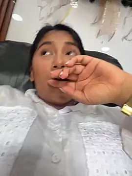 LinnaGardenia live sex cam