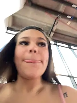 Alyshanon18's cam snapshot