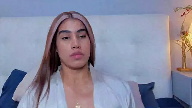 ZarahFoxx's cam snapshot