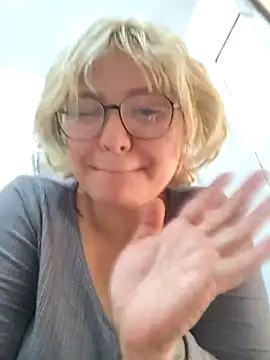 SofKush live sex cam