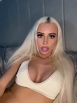 MaisieMae's cam snapshot