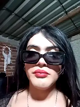 yovana13 live sex cam