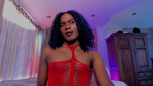 LaGoldenBitch live sex cam