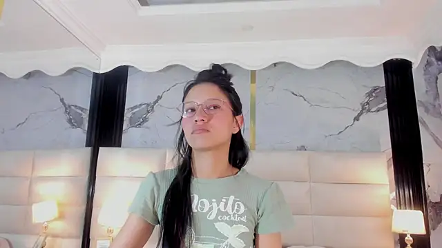 Sophie_Calloway's cam snapshot