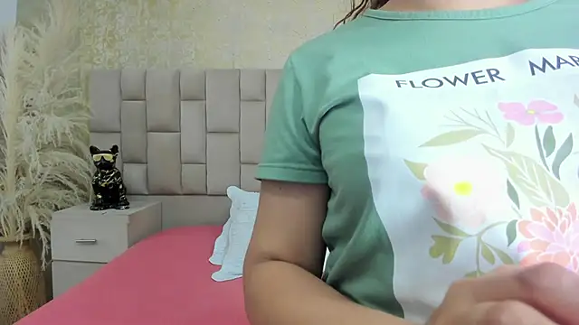 cloesummerr_'s cam snapshot