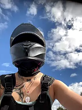 emily_24x live sex cam