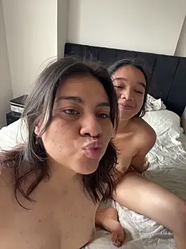 Poli_amor2025's cam snapshot