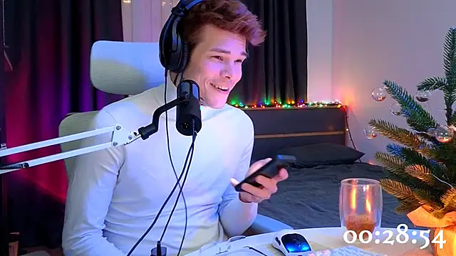 DENIS_HERE's cam snapshot