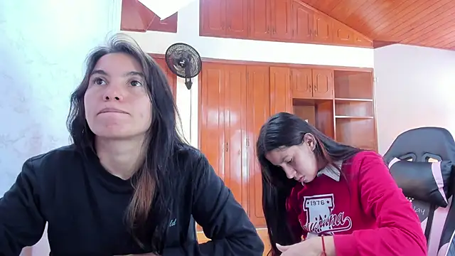 Sofy_and_Mia's cam snapshot