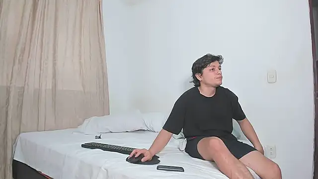 raiderandroxie live sex cam