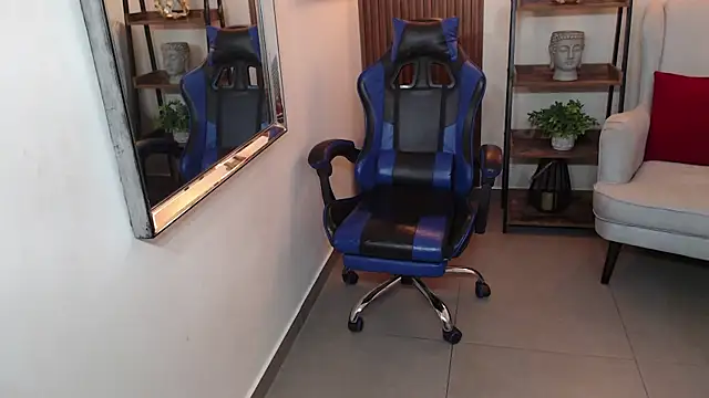 Kenya--Buhle live sex cam