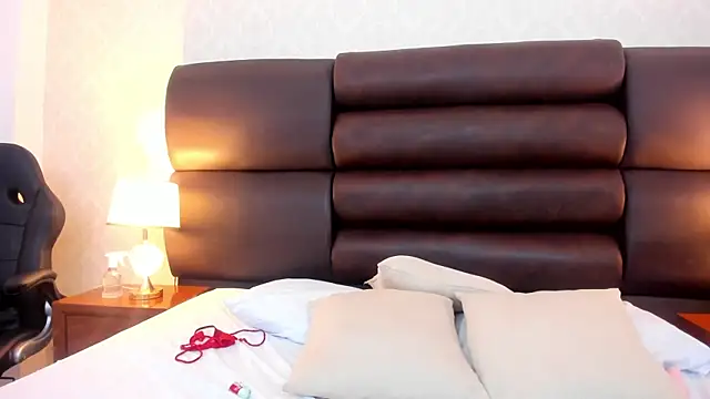 GabyMoreau's cam snapshot