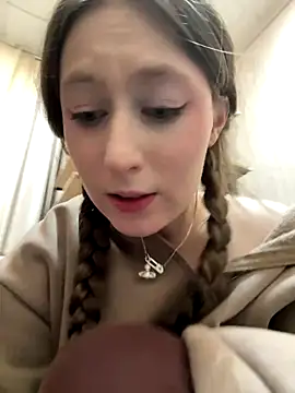 FroggyAnna live sex cam