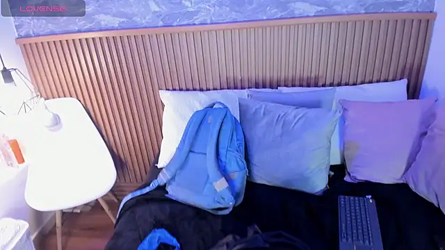 alina_souvage_'s cam snapshot