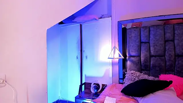 AngelaMiller_'s cam snapshot