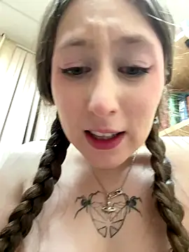 FroggyAnna live sex cam