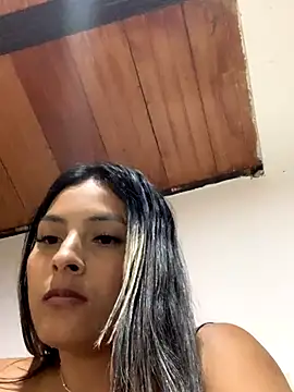 Cami_Leon2's cam snapshot