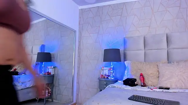 Yara_Bliss_'s cam snapshot