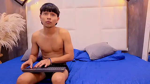 Isaa_and_Calvin's cam snapshot