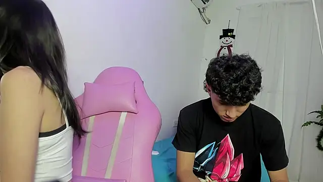 Laura_and_Kevin's cam snapshot