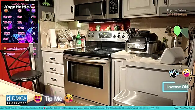 YogaHottie76's cam snapshot