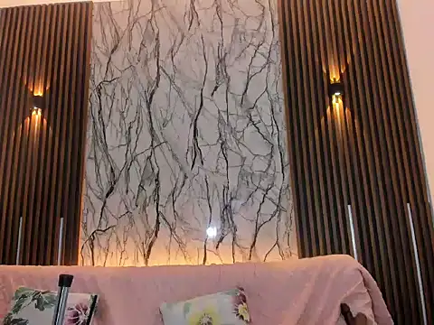 Pauline_Fox's cam snapshot