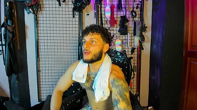 Twisted_Fantasy live sex cam