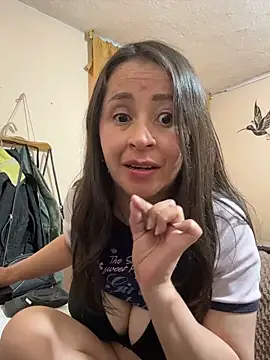 latinfemale's cam snapshot