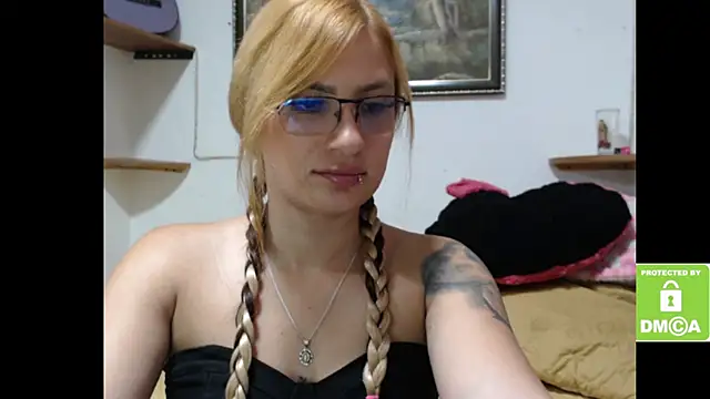 alice_trinity's cam snapshot