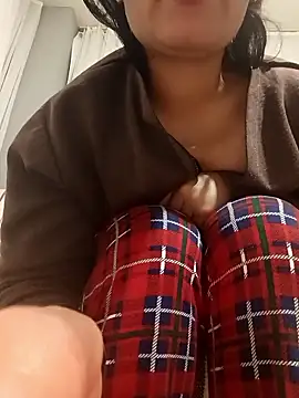 Melekyaraksever2545 live sex cam