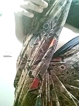 Hottestgirll live sex cam